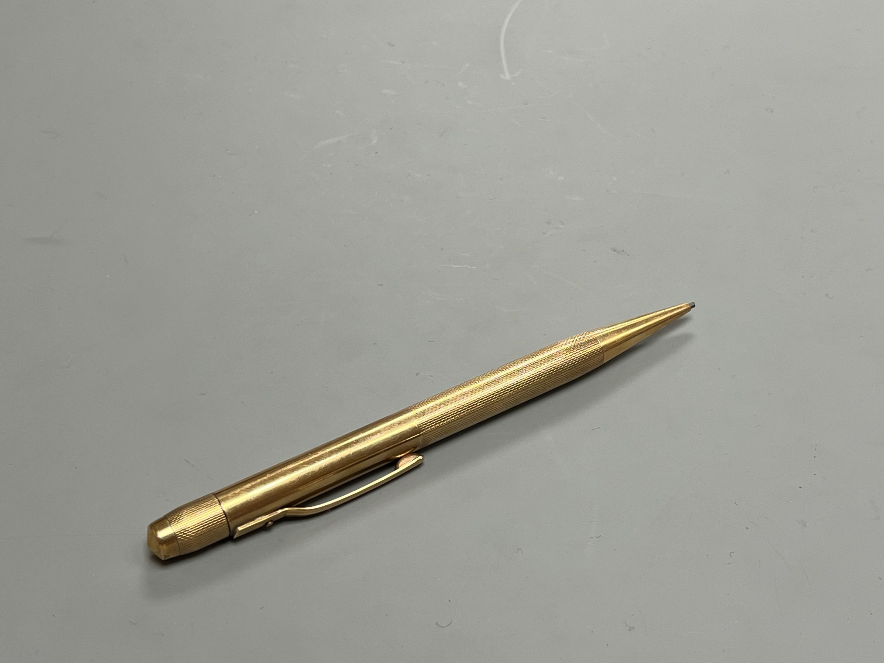 An engine turned 9ct gold propelling pencil